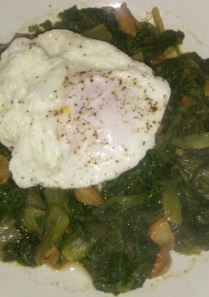 Una foto de Acelgas salteadas con huevo al micro