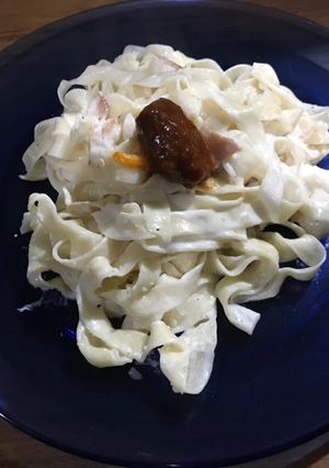 Una foto de Fetuccini a la crema con tocino