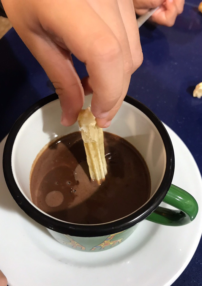 Una foto de Xocolata amb xurros ☕️ (chocolate con churros)
