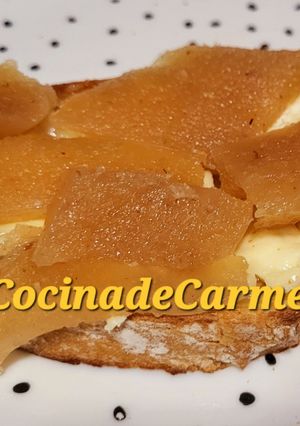 Una foto de Tostas de queso brie y dulce de membrillo