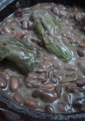 Una foto de Frijoles rancheros con jalapeños incurtidos las Correa