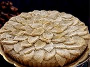 Una foto di farina di castagne crostata