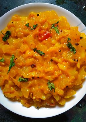 लौकी की सब्जी (Lauki ki sabzi recipe in Hindi) रेसिपी मुख्य फोटो