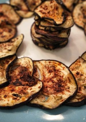 A picture of Aubergine chips / baingan bhaja / Pan Chips.