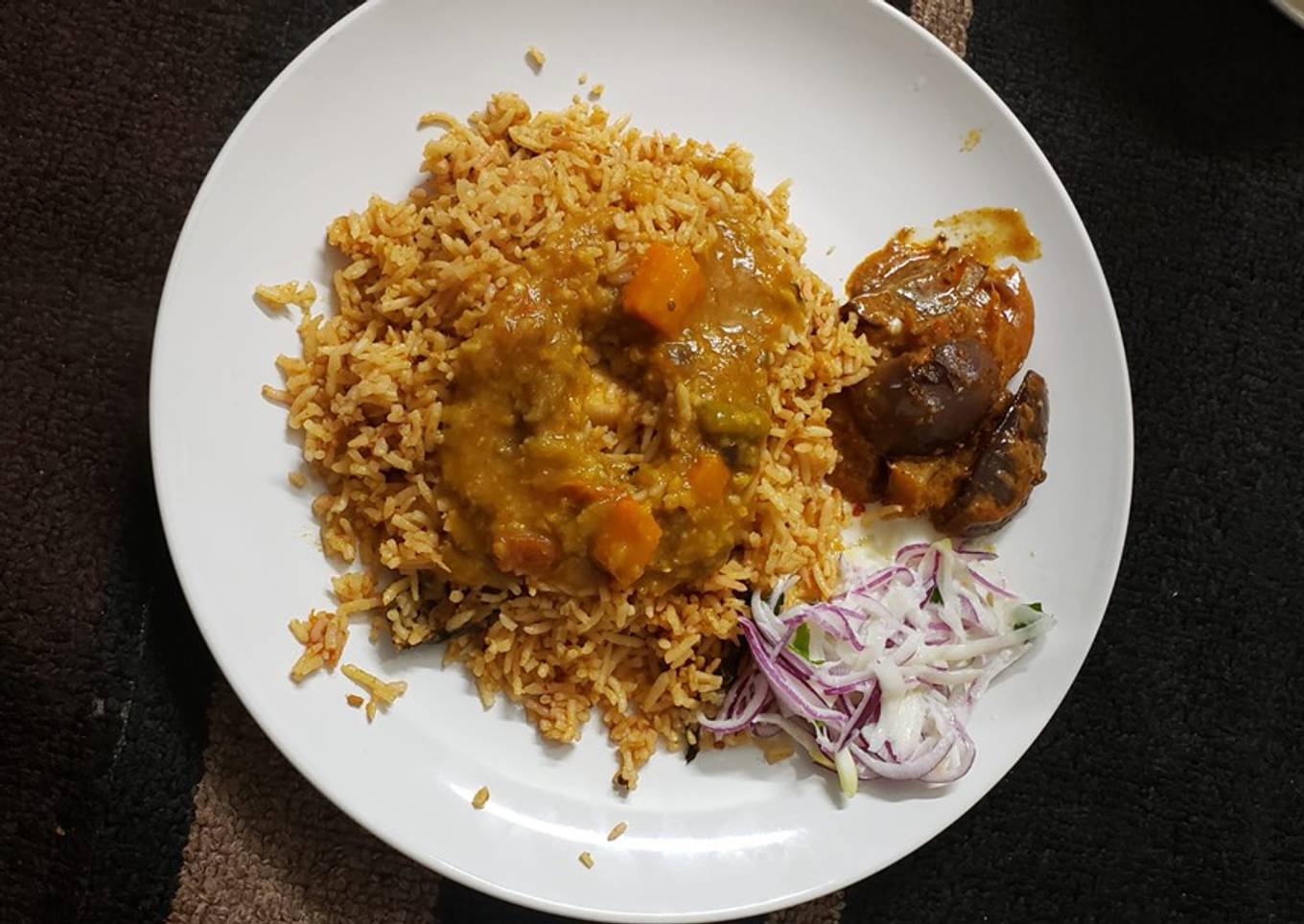 Vegetable biryani with brinjal thokku