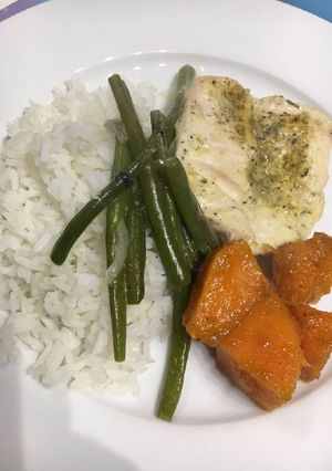 A picture of Fish and veggies.