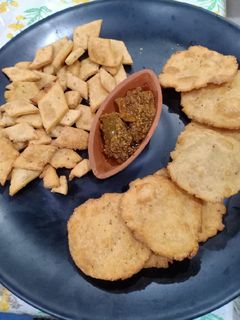 मैदा सुवाली और पारे रेसिपी मुख्य फोटो