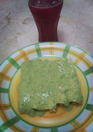 Una foto de Enchiladas poblanas de pollo