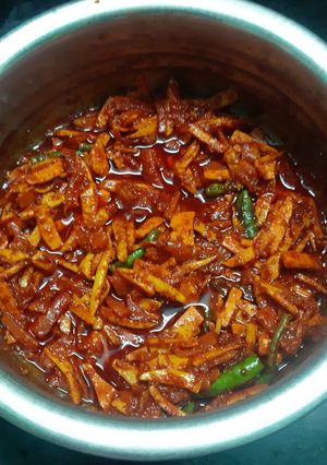 कच्ची हल्दी का इंस्टेंट आचार (Kachhi Haldi ka instant achar recipe in hindi) रेसिपी मुख्य फोटो