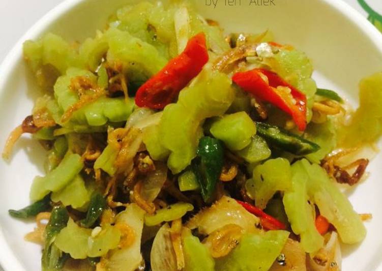 Resep Tumis Pare Teri oleh teh atiek - Cookpad