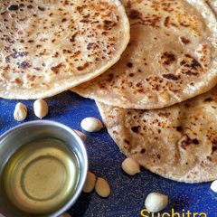 A picture of Peanut jaggery paratha(shengaholige).