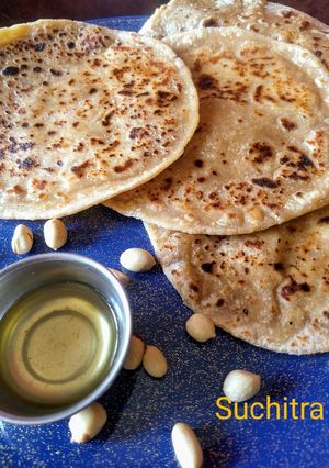 A picture of Peanut jaggery paratha(shengaholige).