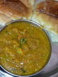 पाव भाजी (Pav bhaji recipe in hindi) रेसिपी मुख्य फोटो