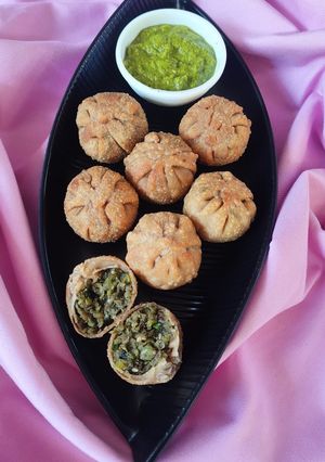 A picture of Lilva Kachori ગુજરાતી લીલવા કચોરી લીલી તુવેરની કચોરી.