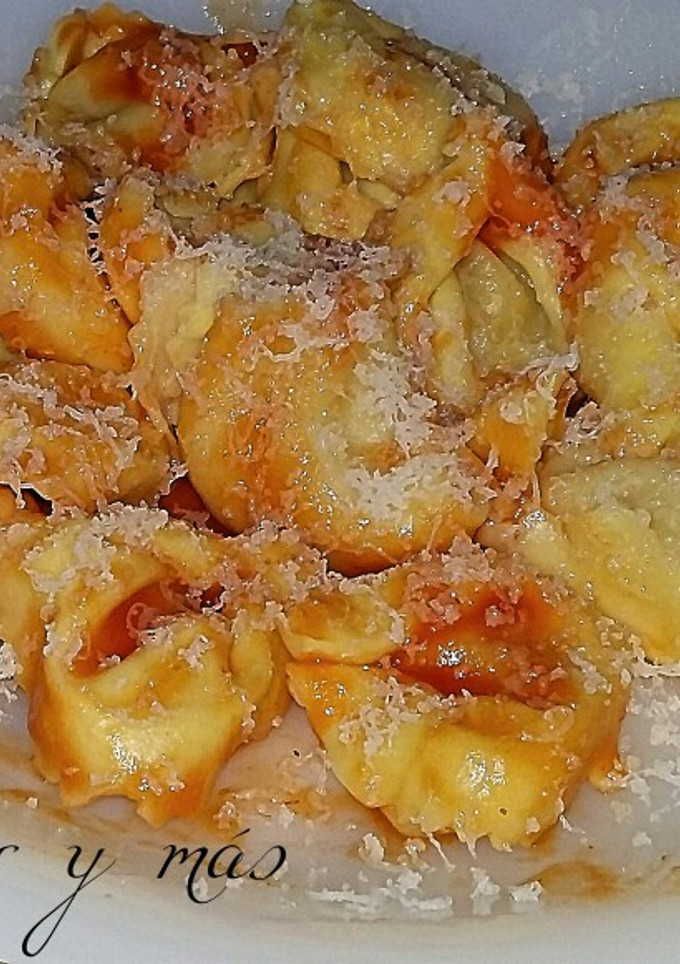 Una foto de Cocina para indigentes de tiempo.TORTELLINI con tomate y queso