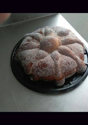 Una foto de Pan de muerto de naranja