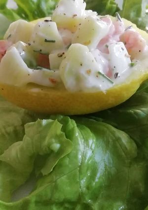 Une photo de Citron farci concombre et crevettes