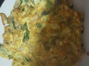 Una foto de tortilla de espinaca y champiñones