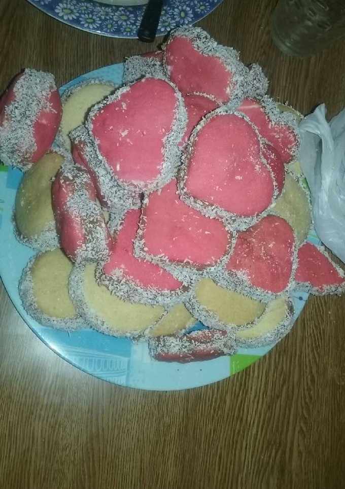 Una foto de Alfajores de maicena, también en forma de corazones