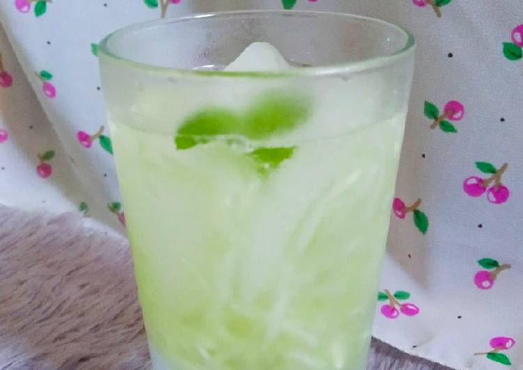 Cucumber lime mojito