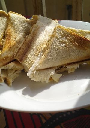 Sardine n eggs sandwich ainihin hoton girkin