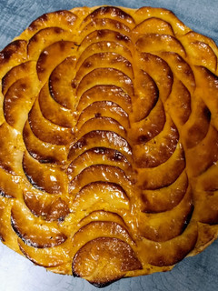 Una foto de Tarta de manzana casera con masa filo