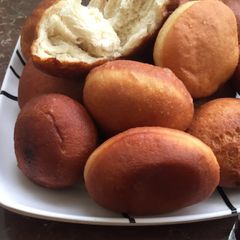 A picture of Fluffy and soft doughnuts.