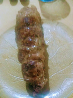 Una foto de Asado a la parrilla de solomillo chancho mechado ají-ajo