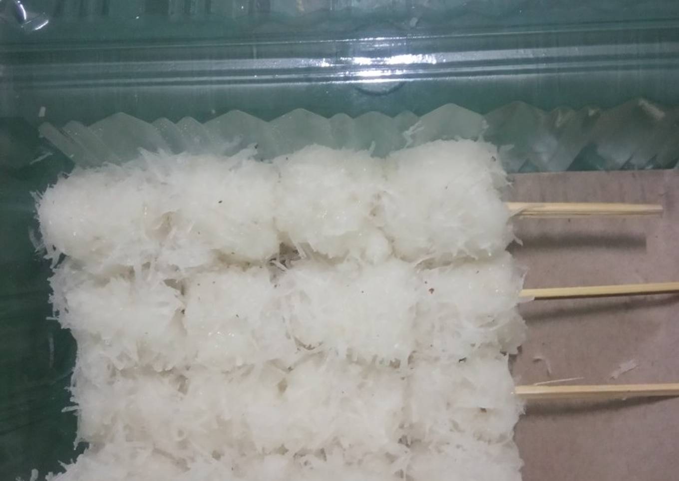 Kicak (sate ketan putih)