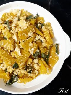 รูปของ "ฟักทองผัดไข่" 🎃🍳Stir Fried Pumpkin with Egg