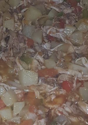 Una foto de Pollo con papas a la mexicana
