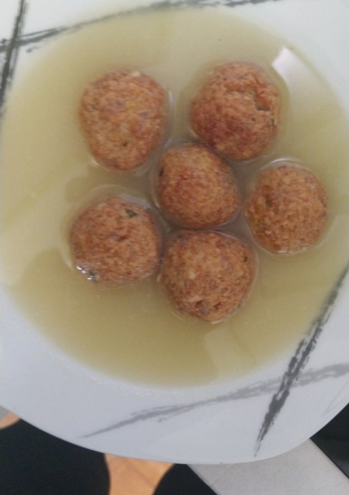 Una foto de Albóndigas en caldo 🥄