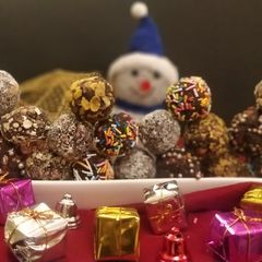 A picture of Christmas Chocolate Truffles.