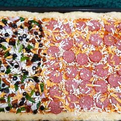 Jumbo pizza A picture of Jumbo pizza.