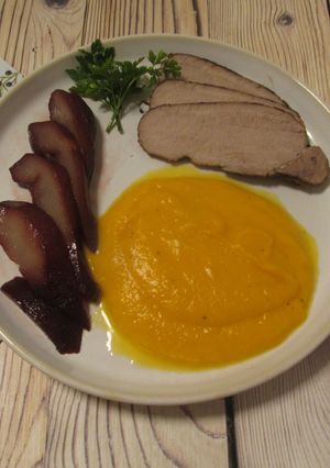 Vaddisznókaraj 🦌, vörösboros 🍷 körtével 🍐 és ➕ sütőtök 🎃 pürével 🍽️ recept fotója