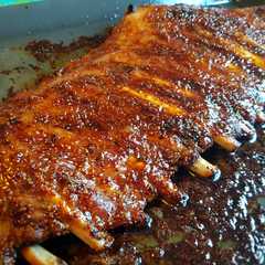 A picture of Costillas al horno con mostaza antigua y miel de romero.👌.