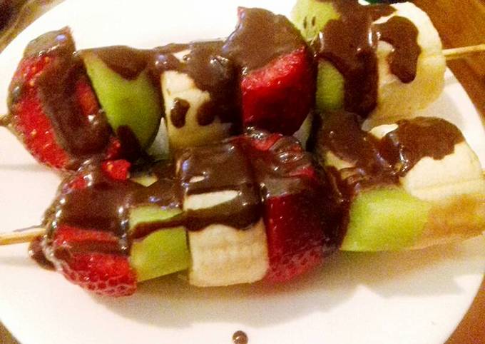 Brochette de frutas con chocolate Receta de Natalia Mariel- Cookpad