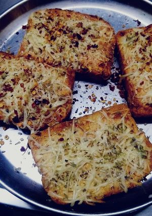 A picture of Garlic bread.