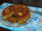 Una foto de postres con peras