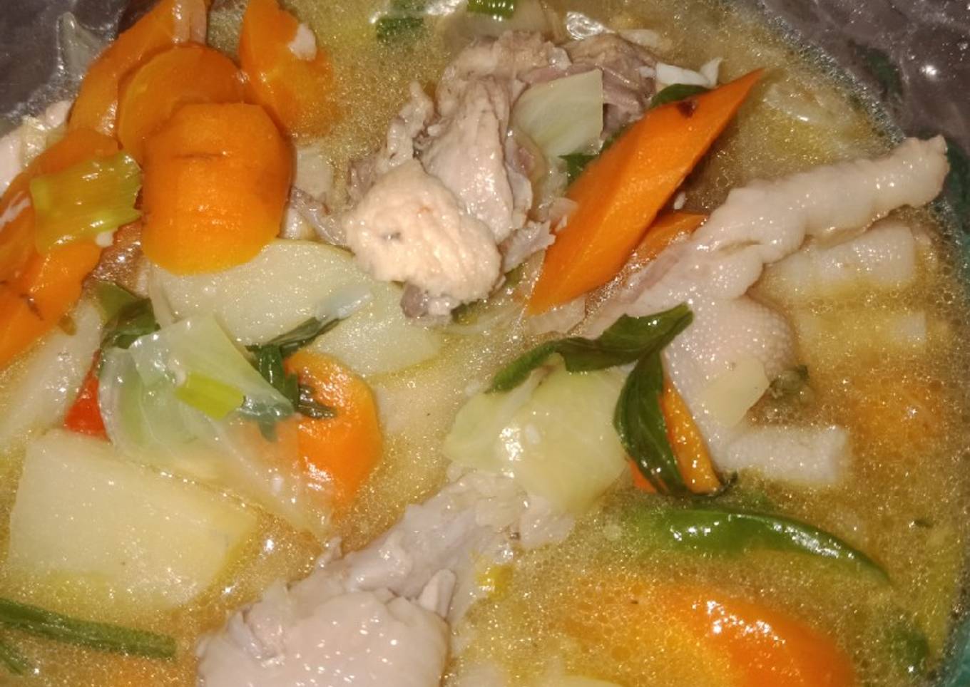 Sop tulang & ceker ayam
