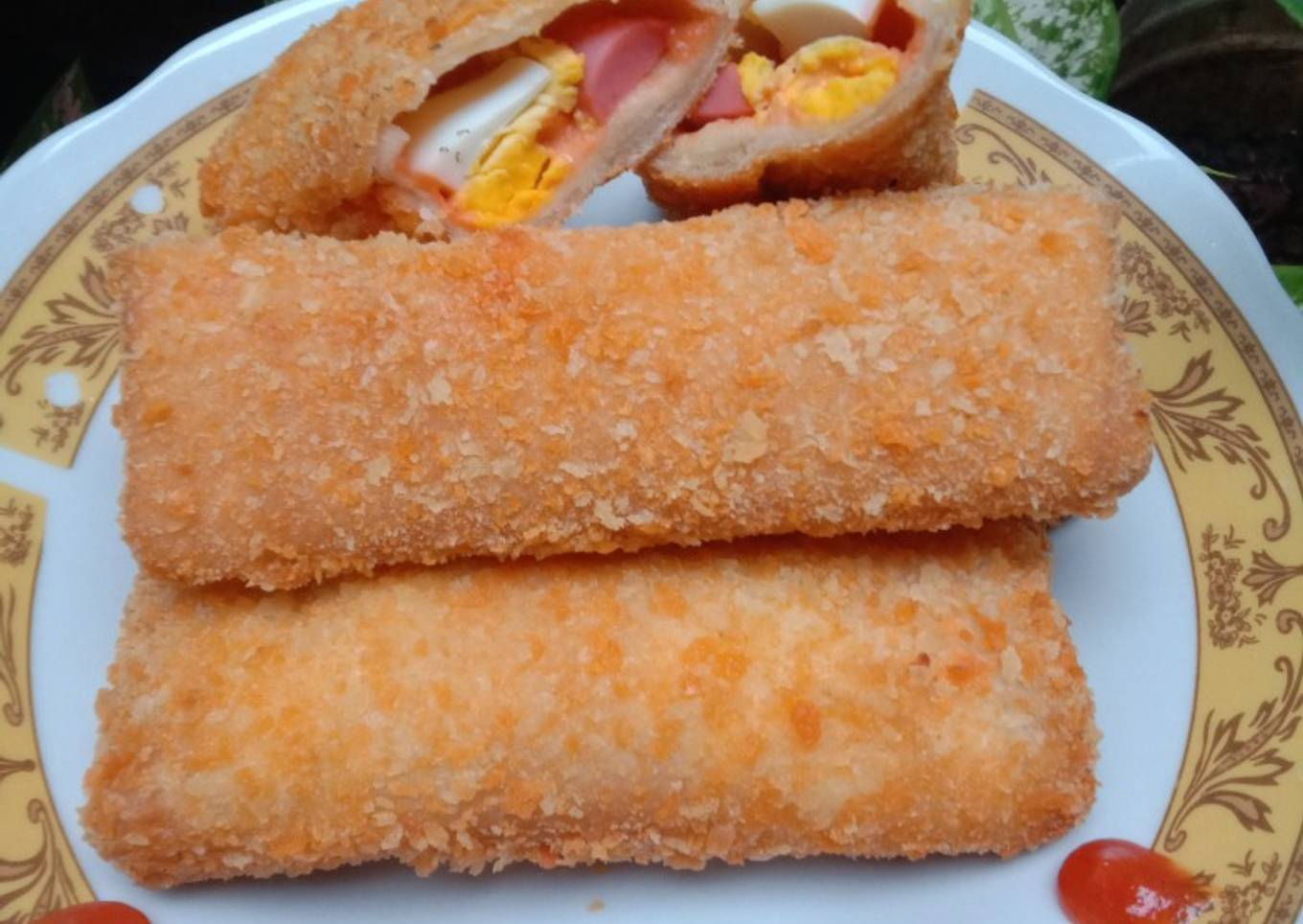 Roti tawar goreng isi sosis