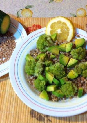 Foto di #cookpad e #ciaksicucina Broccoli, farro perlato e avocado !
