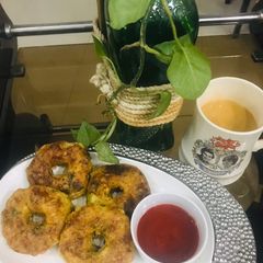 A picture of Donut cutlus with chai.