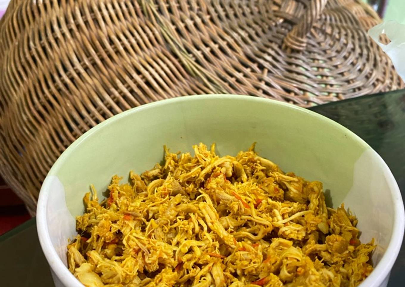 Ayam suwir balado