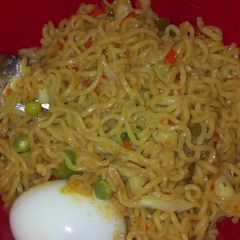 A picture of Garnished Stir-fry Noodles and Egg.