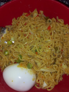 A picture of Garnished Stir-fry Noodles and Egg.