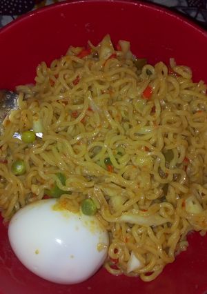 A picture of Garnished Stir-fry Noodles and Egg.