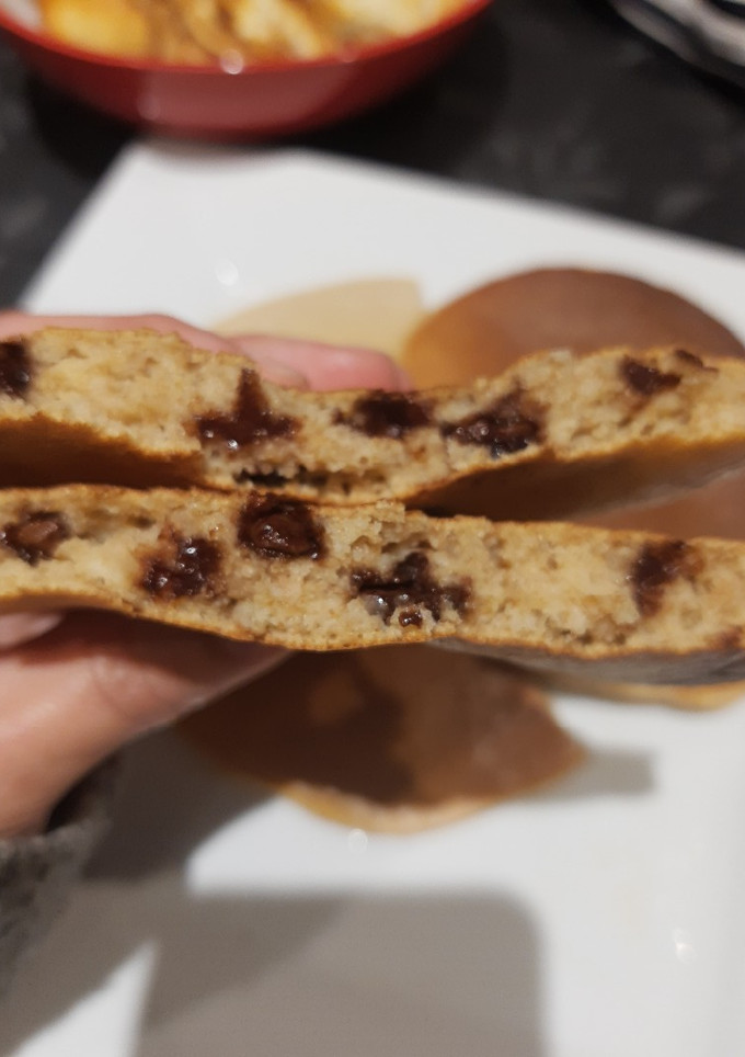 Una foto de Pancakes de harina integral avena y chips de chocolate