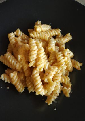 চীজি পাস্তা (cheesy pasta recipe in Bengali) রেসিপির প্রধান ছবি