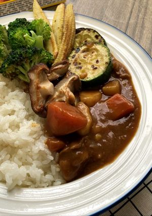 【一鍋到底】日式黑咖哩配鍋烤蔬菜 的食譜成品照片